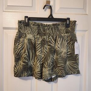 LADIES SHORTS SZ 8/10, NWT